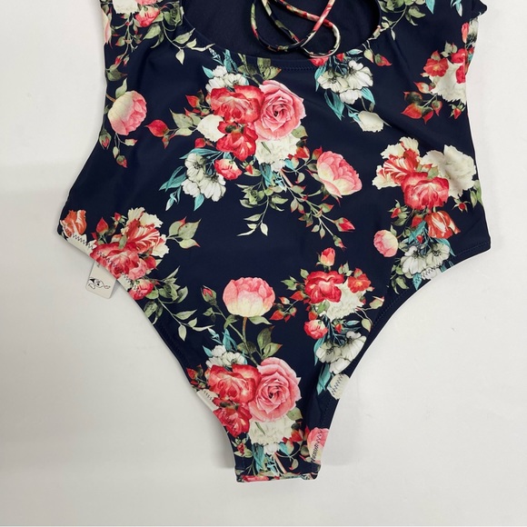 🌺SOLD FLORAL ONE PIECE SWIMSUIT - Picture 12 of 14